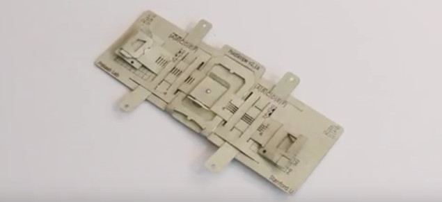 Uno de los primeros prototipos del Foldscope